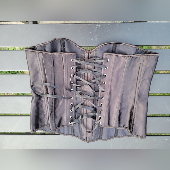 Ladies black corset / bustier, like new black size 2xl - Picture 2 of 3